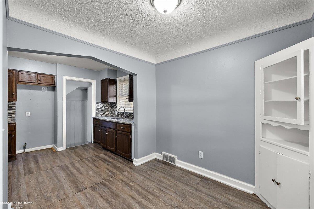 Detroit, Michigan 48235, United States, 4 Bedrooms Bedrooms, ,1 BathroomBathrooms,Residential,Active,213028