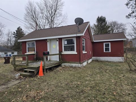 Photo of 214 E Walnut Street, Albion, MI 49224 (MLS # 70519476)