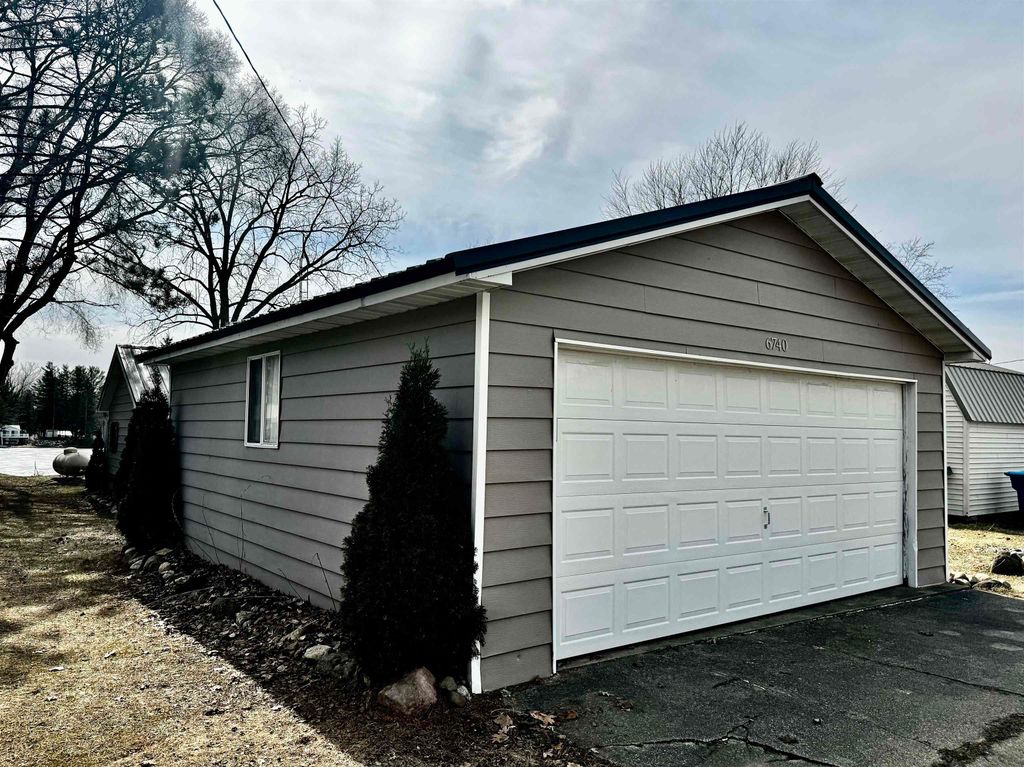 Photo of 6740 Ridge Road, Harrison, MI 48625 (MLS # 50202995)