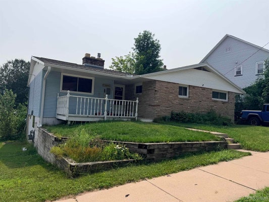 604 CEDAR ST, MUNISING, MI 49862 - Image ea44238a4e15abfaf0d009a1c49602ff/3631775954