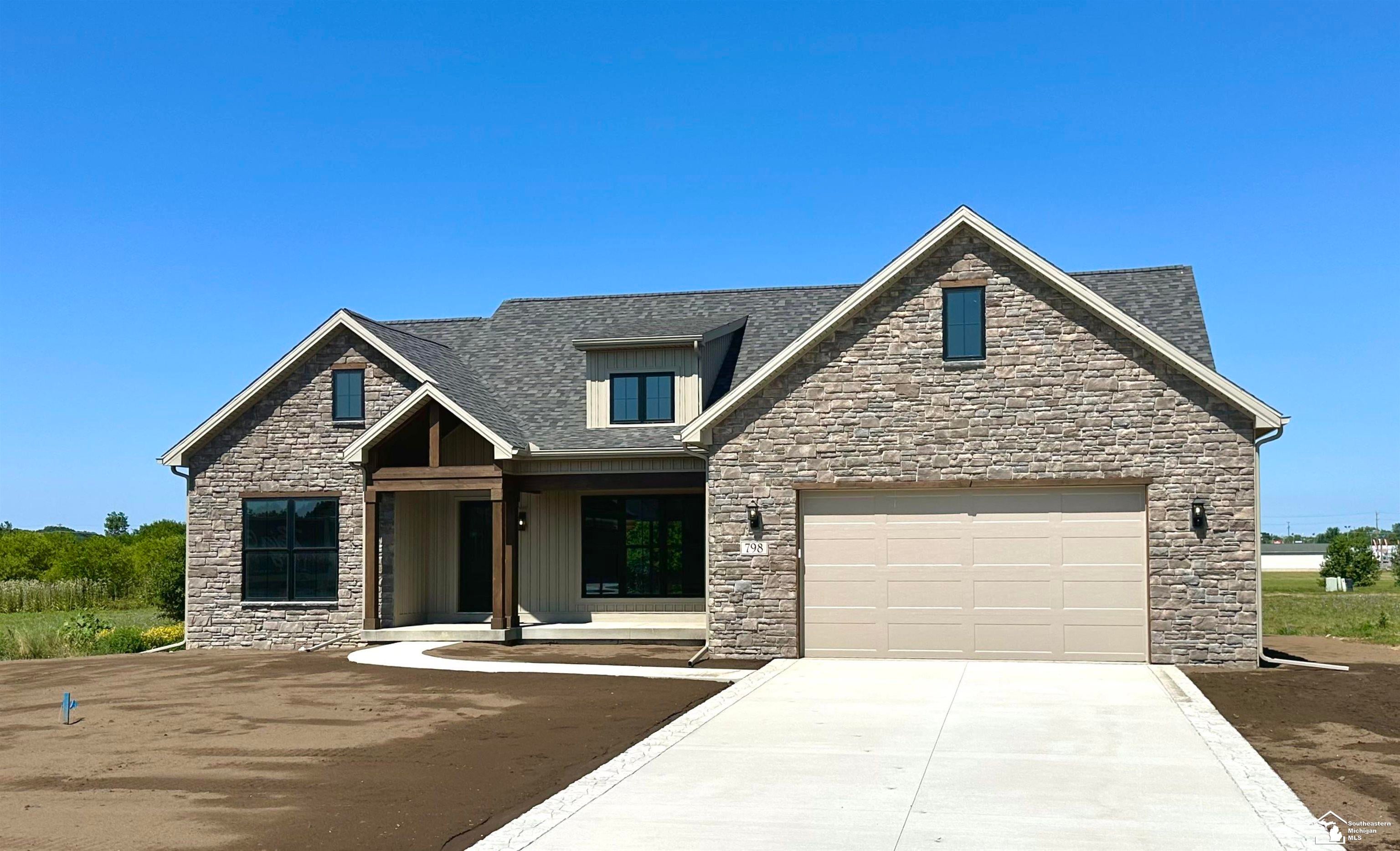 798 E Sweet Briar Lane