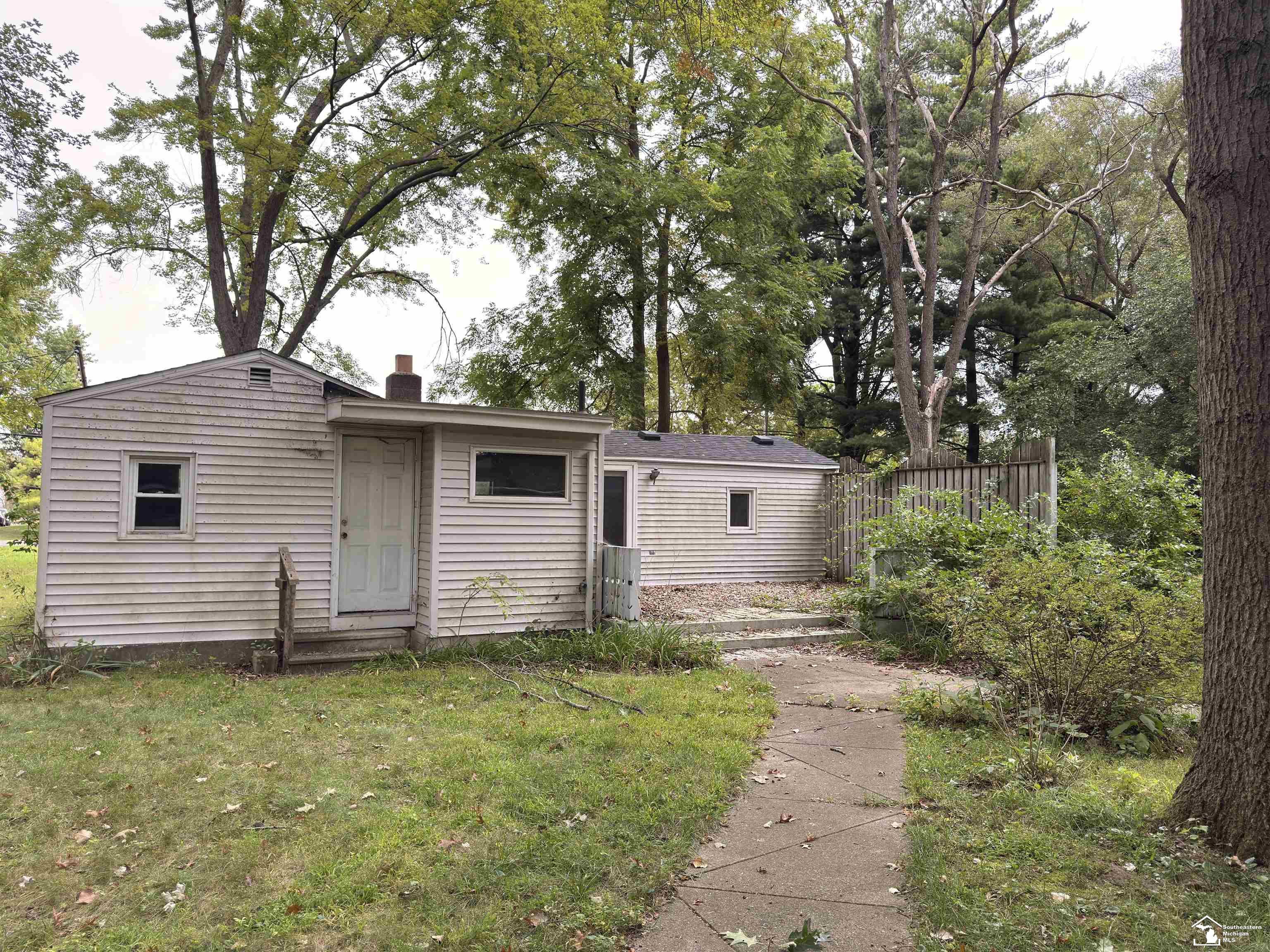 2807 W Smith Road