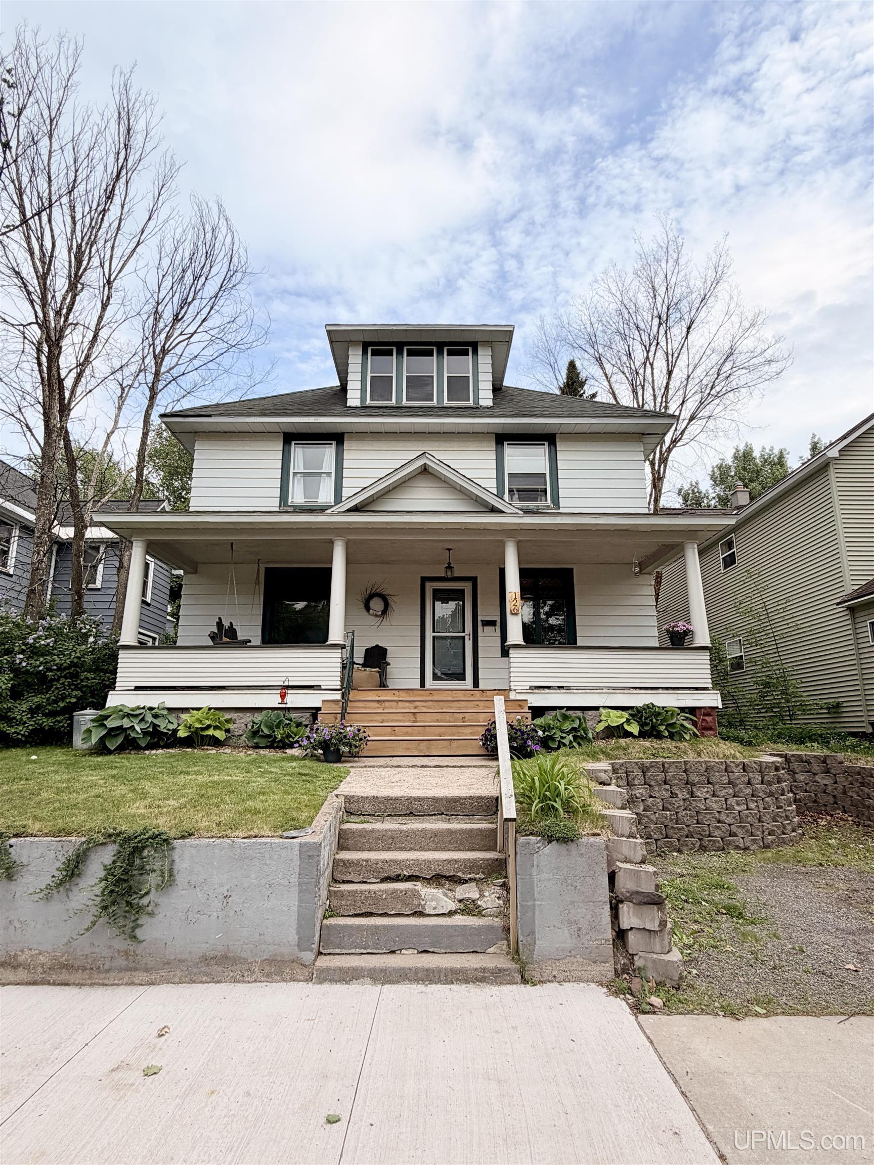 126 E Lincoln Street