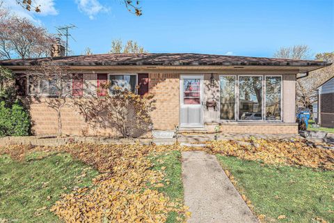 11927 Stamford Avenue Warren MI 48089