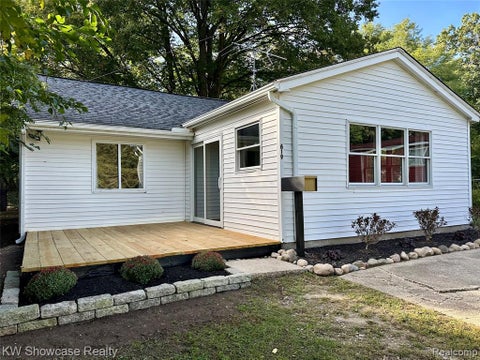 Photo of 619 Elizabeth Street, Milford, MI 48381 (MLS # 61031470)