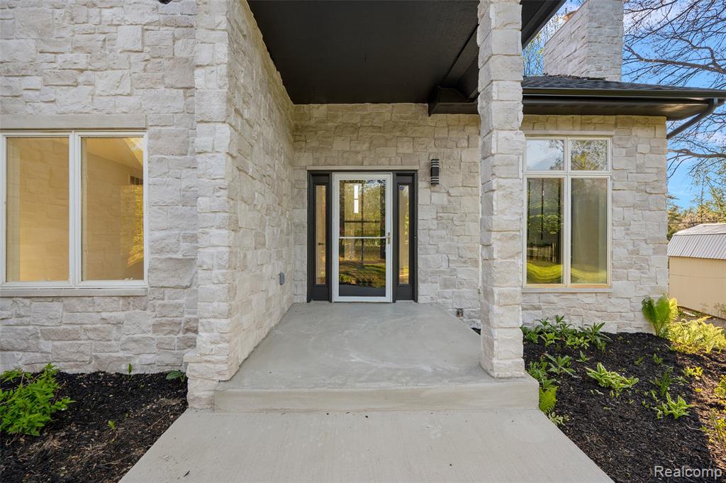 1585 Houghton Trail
