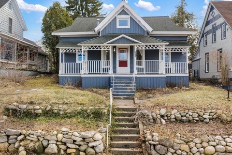 Photo of 312 Grove, Petoskey, MI 49720 (MLS # 80066990)