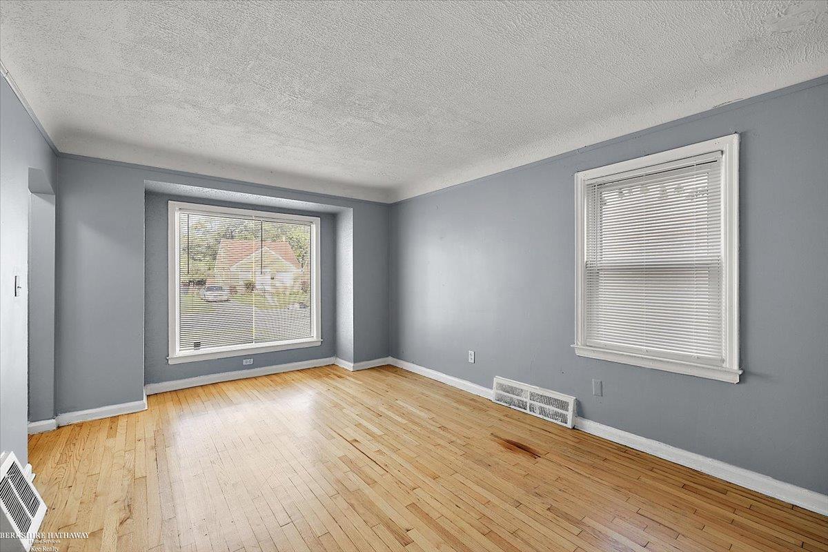 Detroit, Michigan 48235, United States, 4 Bedrooms Bedrooms, ,1 BathroomBathrooms,Residential,Active,202164