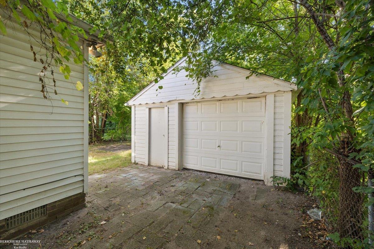 Detroit, Michigan 48235, United States, 4 Bedrooms Bedrooms, ,1 BathroomBathrooms,Residential,Active,202164