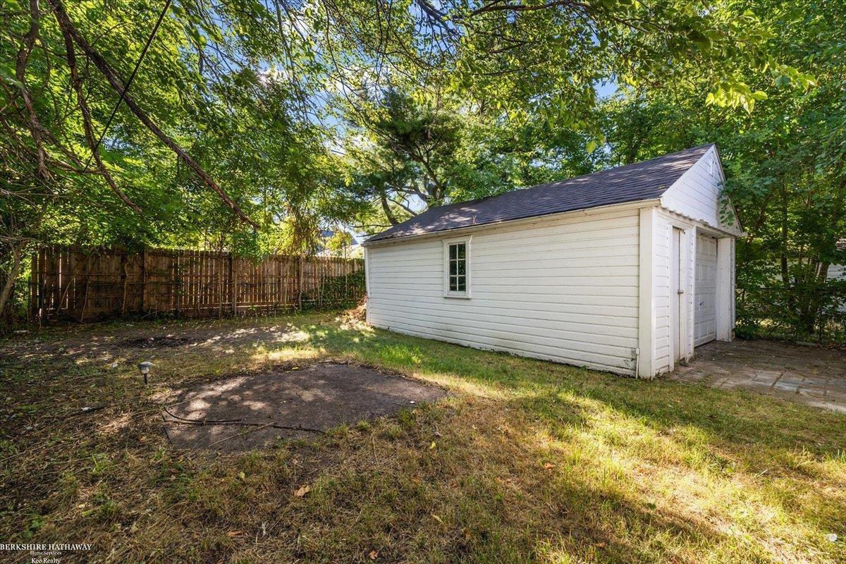 Detroit, Michigan 48235, United States, 4 Bedrooms Bedrooms, ,1 BathroomBathrooms,Residential,Active,202164