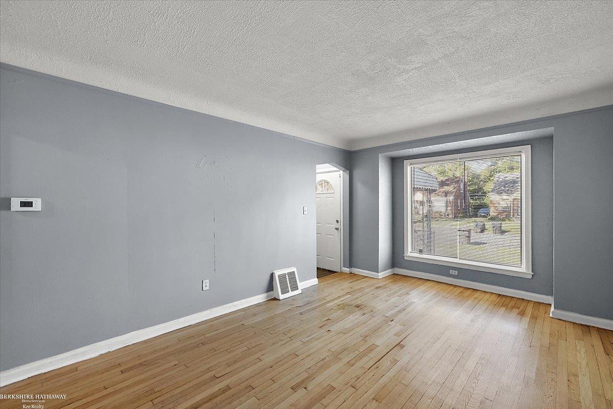 Detroit, Michigan 48235, United States, 4 Bedrooms Bedrooms, ,1 BathroomBathrooms,Residential,Active,202164