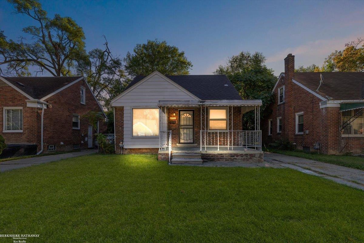 Detroit, Michigan 48235, United States, 4 Bedrooms Bedrooms, ,1 BathroomBathrooms,Residential,Active,202164