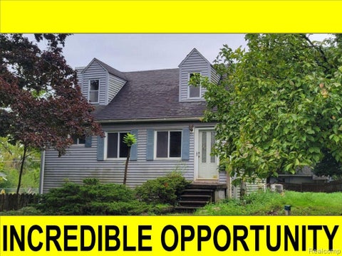 Photo of 28391 Rollcrest Road, Farmington Hills, MI 48334 (MLS # 61031925)