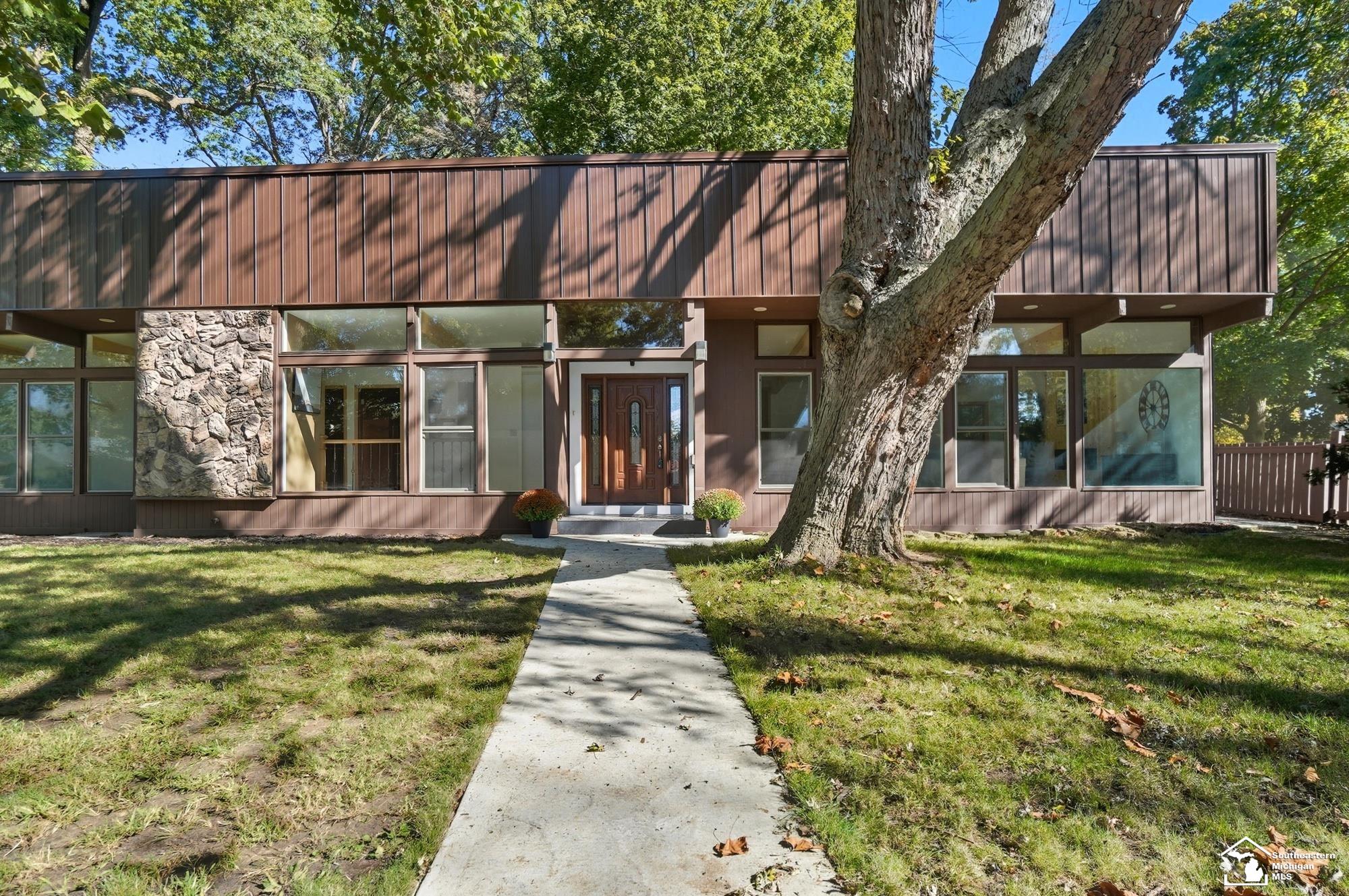 425 Oakwood Street