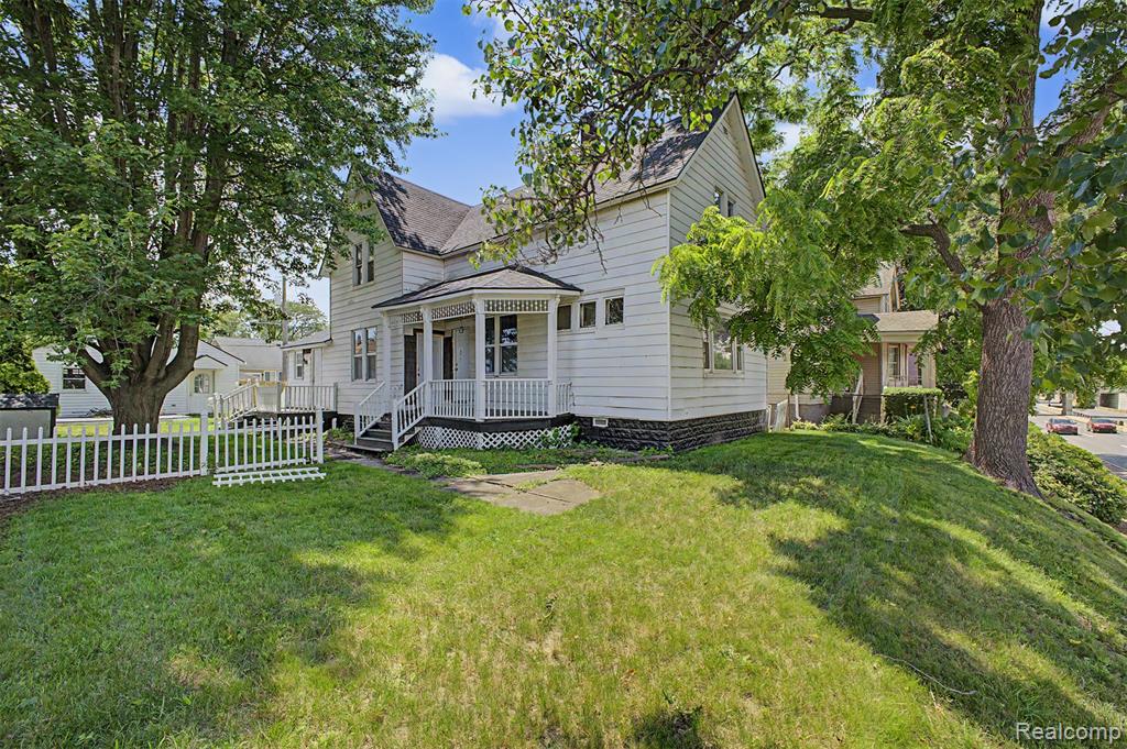 725 Eureka Road