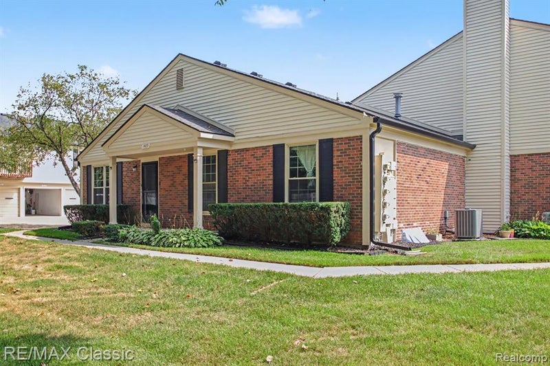 1489 Dover Hill