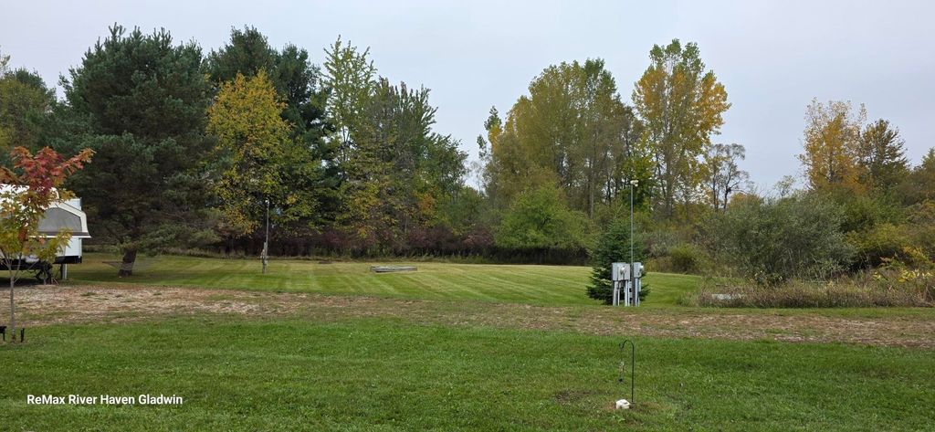 Photo of 2407 Rothbury Court #2408 Rothbury Court, Gladwin, MI 48624 (MLS # 50191344)