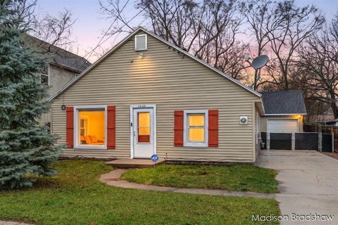 Photo of 2655 Longfellow Avenue, Wyoming, MI 49509 (MLS # 70523091)