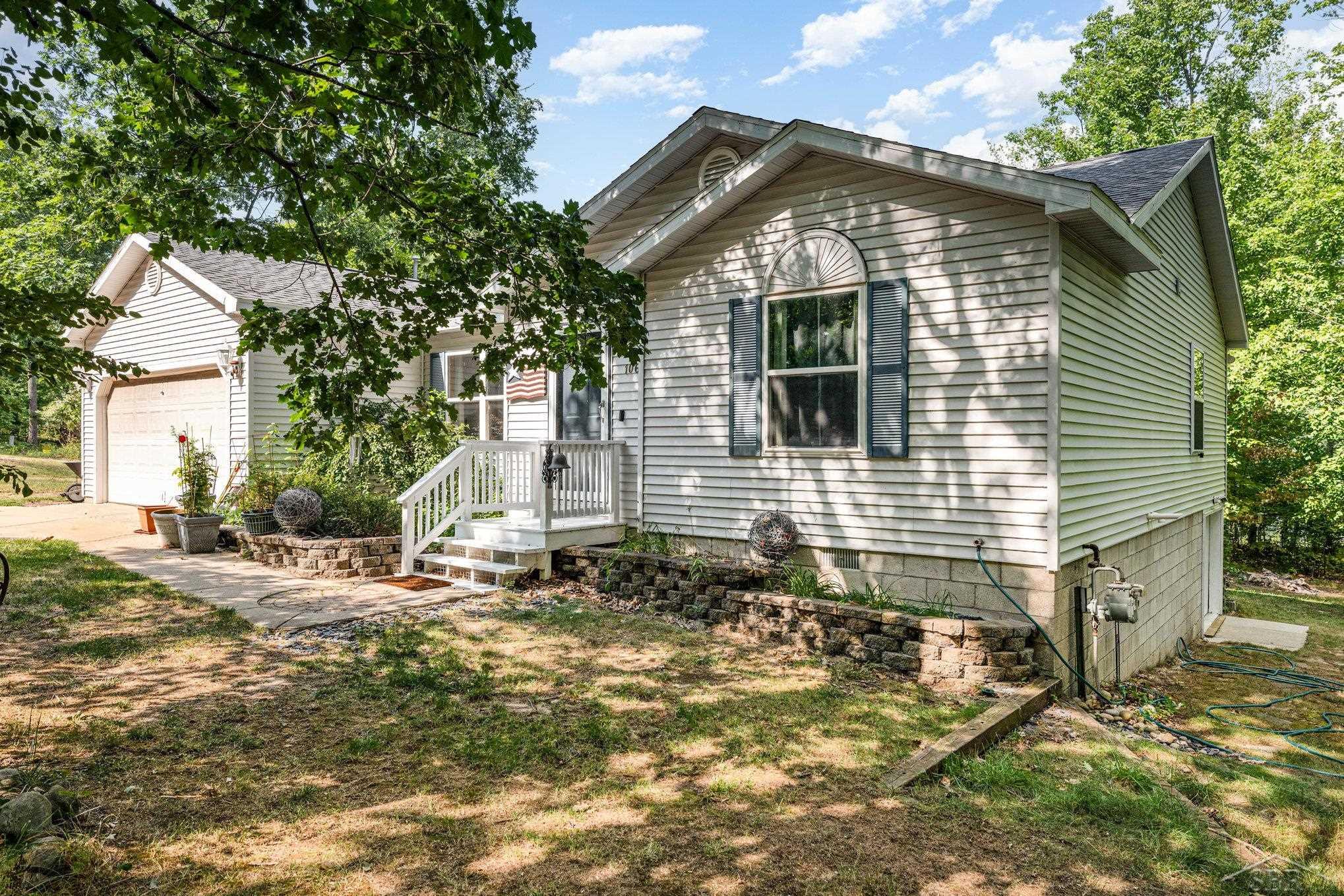 Roscommon, Michigan 48653, United States, 3 Bedrooms Bedrooms, ,2 BathroomsBathrooms,Residential,Active,199490