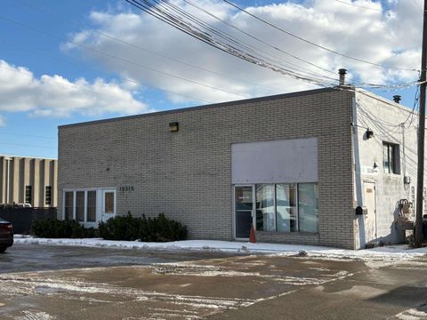 Photo of 16500 E 13 Mile Road, Roseville, MI 48066 (MLS # 50196302)