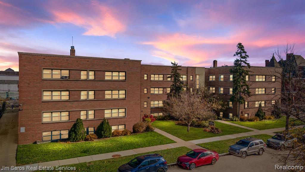 550 Parkview #305 - Studio