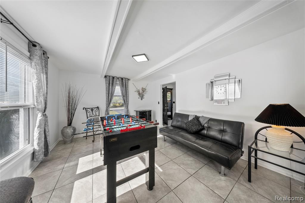 3946 Lakeshore Drive