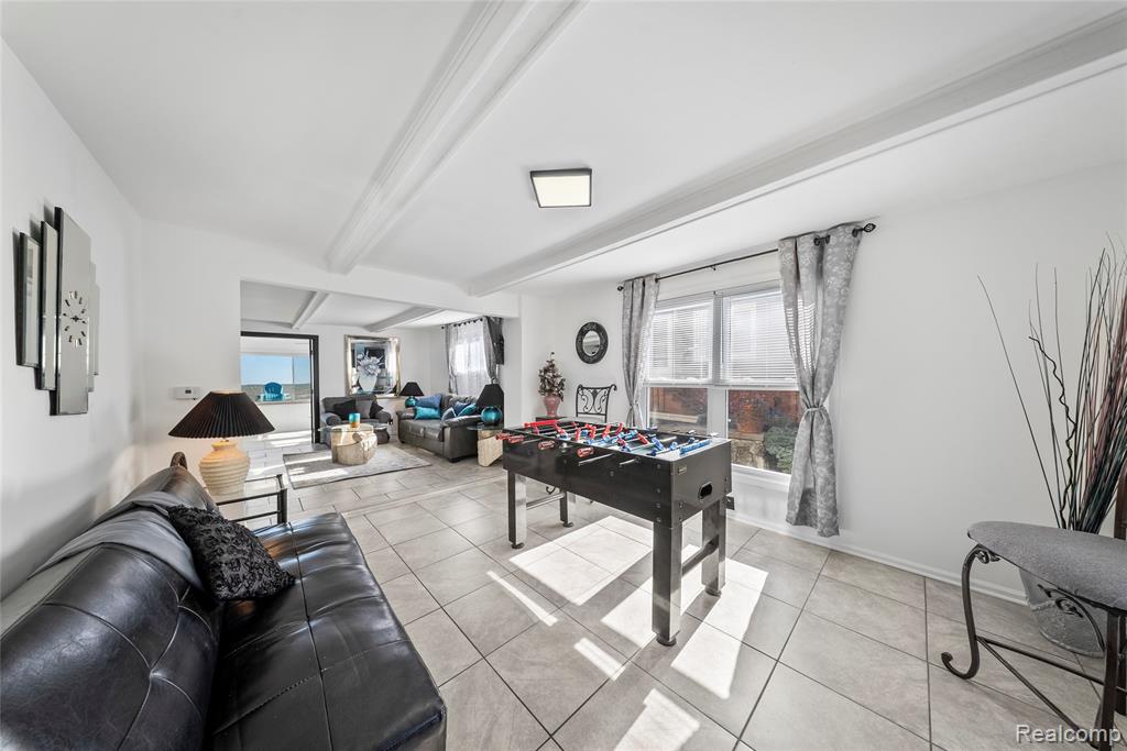 3946 Lakeshore Drive