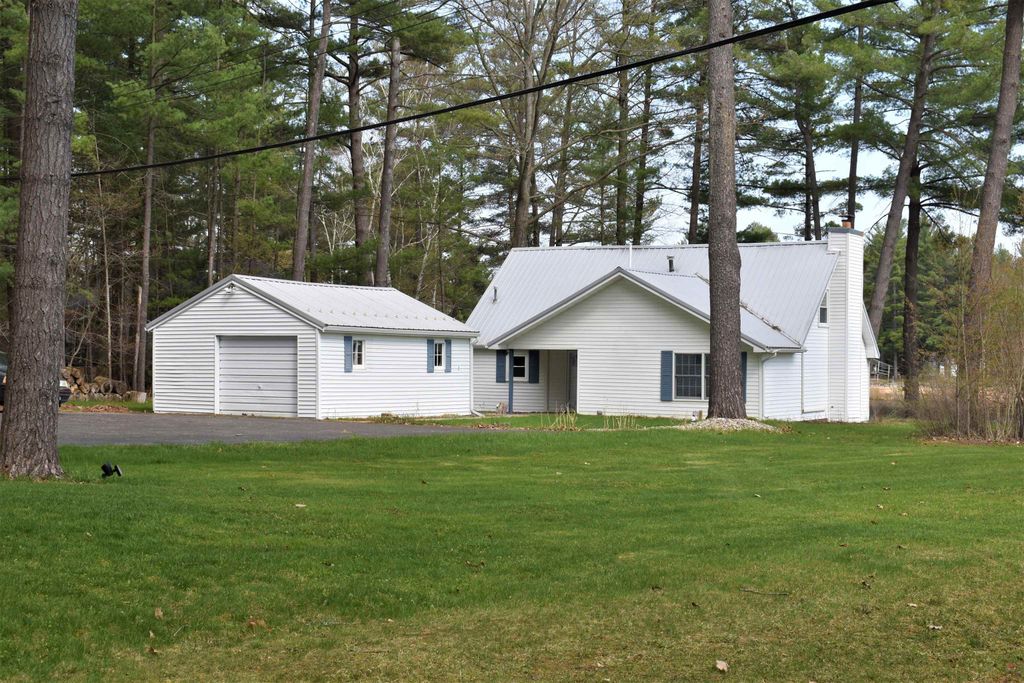 Photo of 3490 East Pinecrest Drive, Gladwin, MI 48624 (MLS # 50183868)