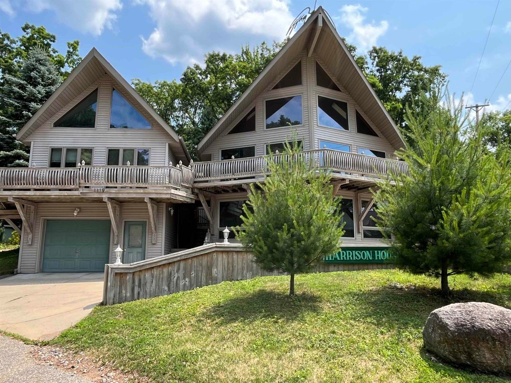 Photo of 1119 Hillcrest Street, Harrison, MI 48625 (MLS # 50180752)