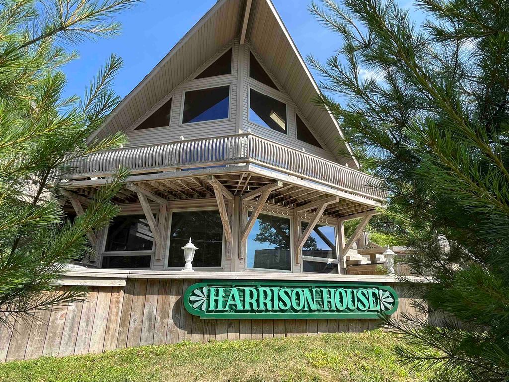 Photo of 1119 Hillcrest Street, Harrison, MI 48625 (MLS # 50180752)