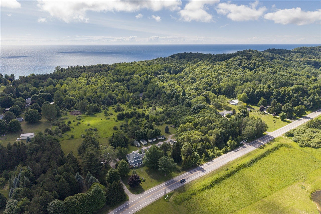 1912 S Scenic Highway