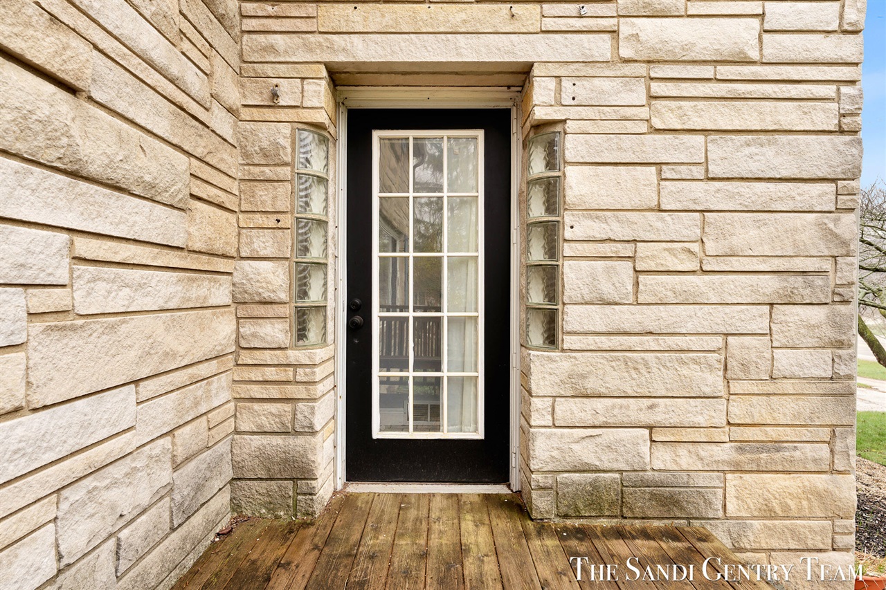 15008 Lakeshore Drive