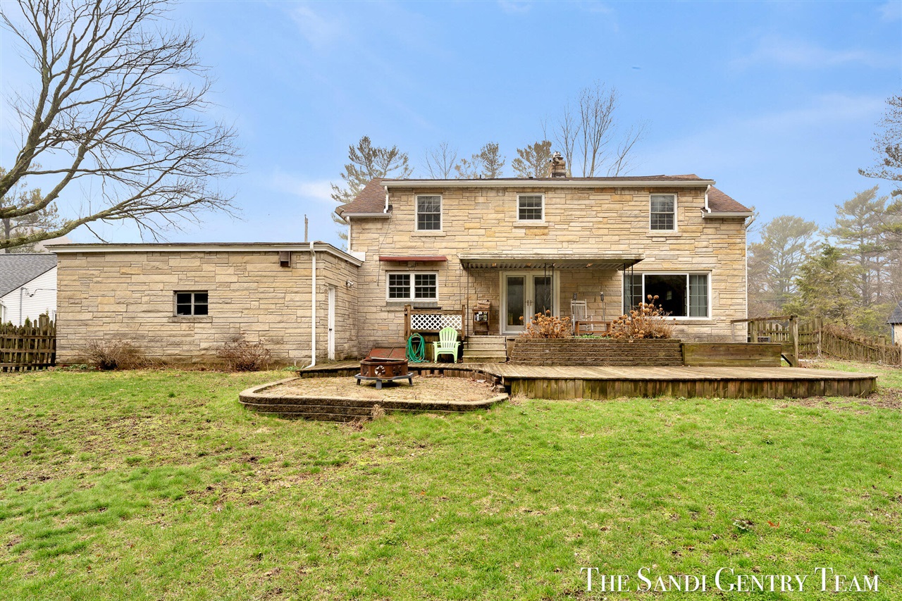 15008 Lakeshore Drive