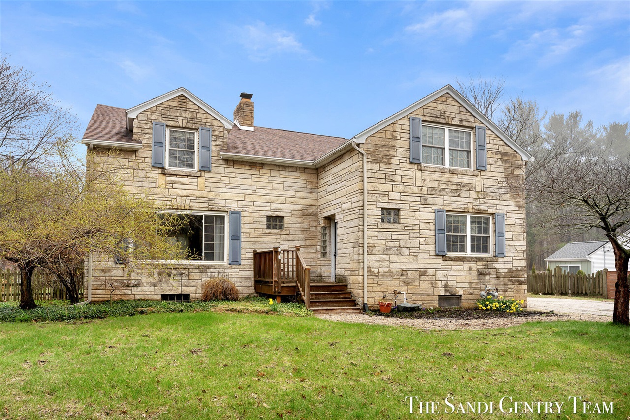 15008 Lakeshore Drive