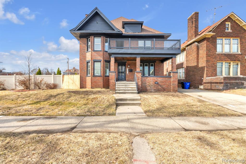 951 E Grand Boulevard