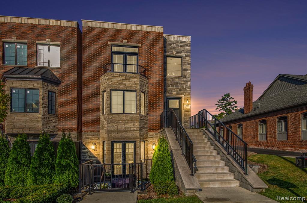 1223 N Main Street