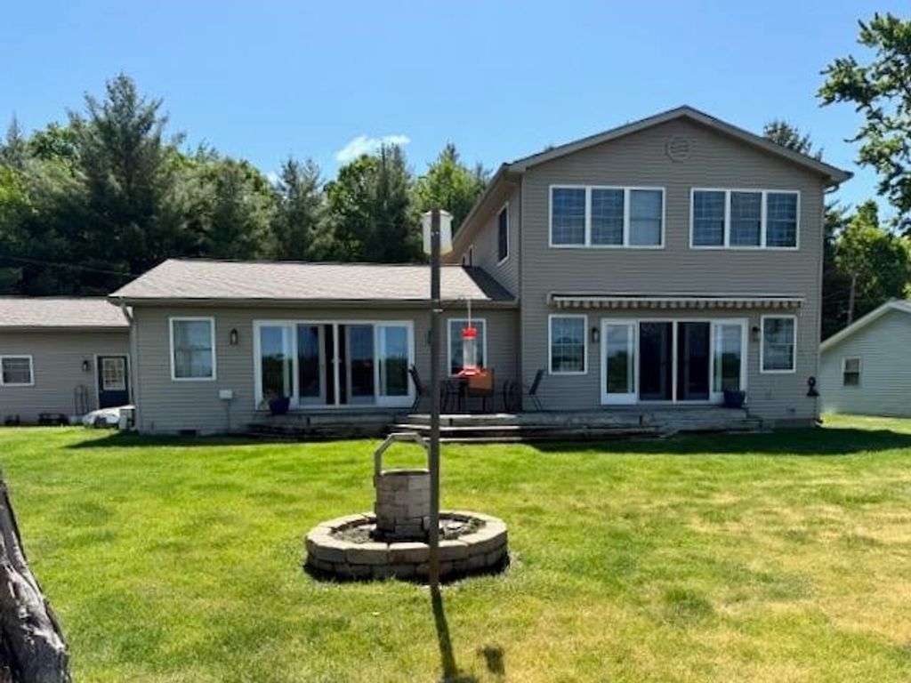 Photo of 3111 Lakeshore Drive, Gladwin, MI 48624 (MLS # 50210447)