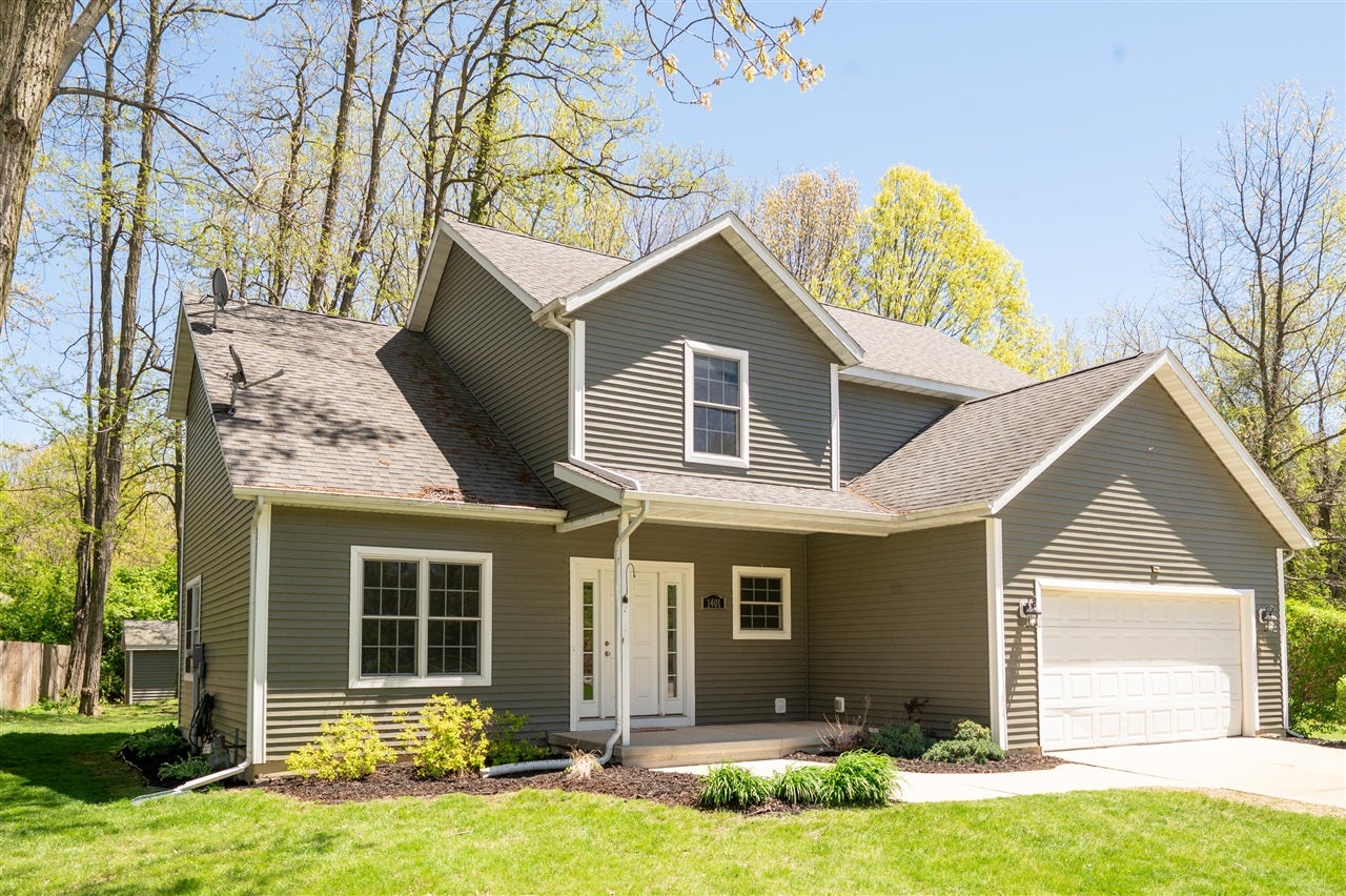 1401 Whispering Trail