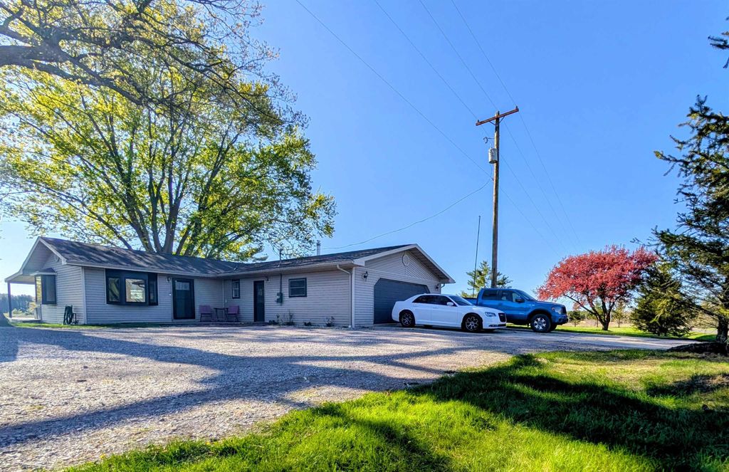 Photo of 11717 N Whiteville Road, Farwell, MI 48622 (MLS # 50207193)