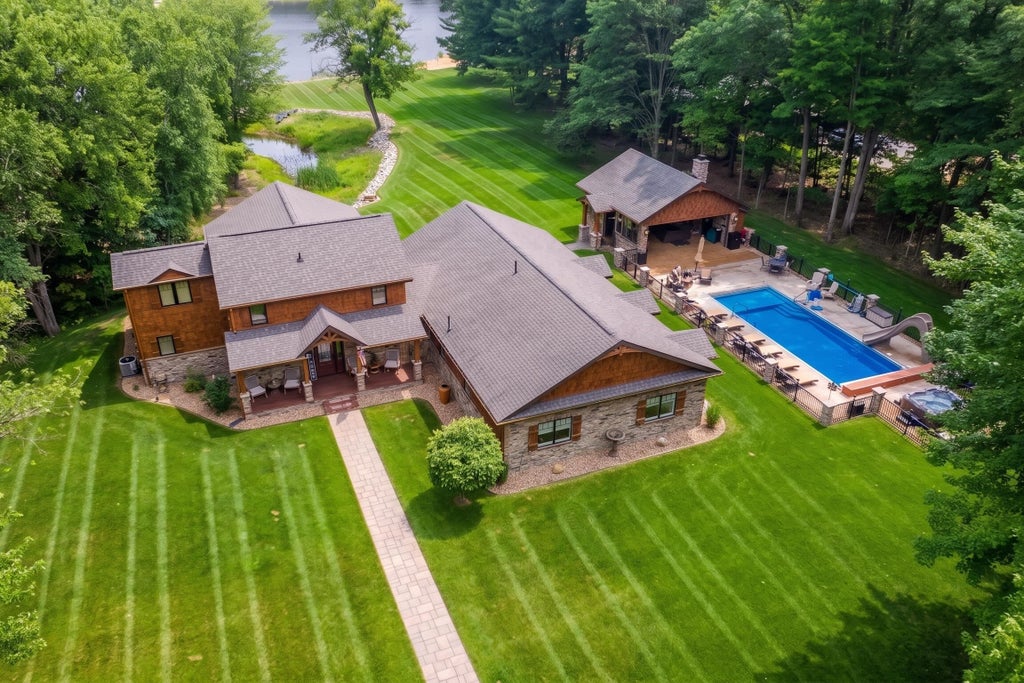 Photo of 4074 Pineway Drive, Gladwin, MI 48624 (MLS # 50221104)