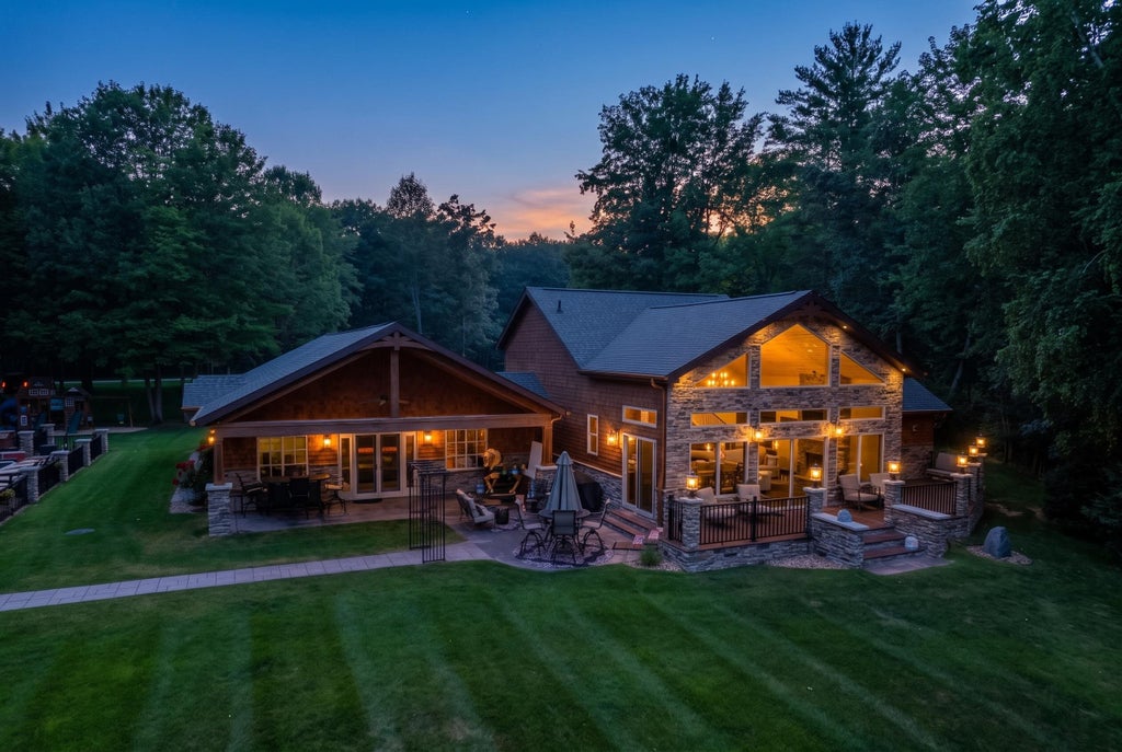 Photo of 4074 Pineway Drive, Gladwin, MI 48624 (MLS # 50221104)