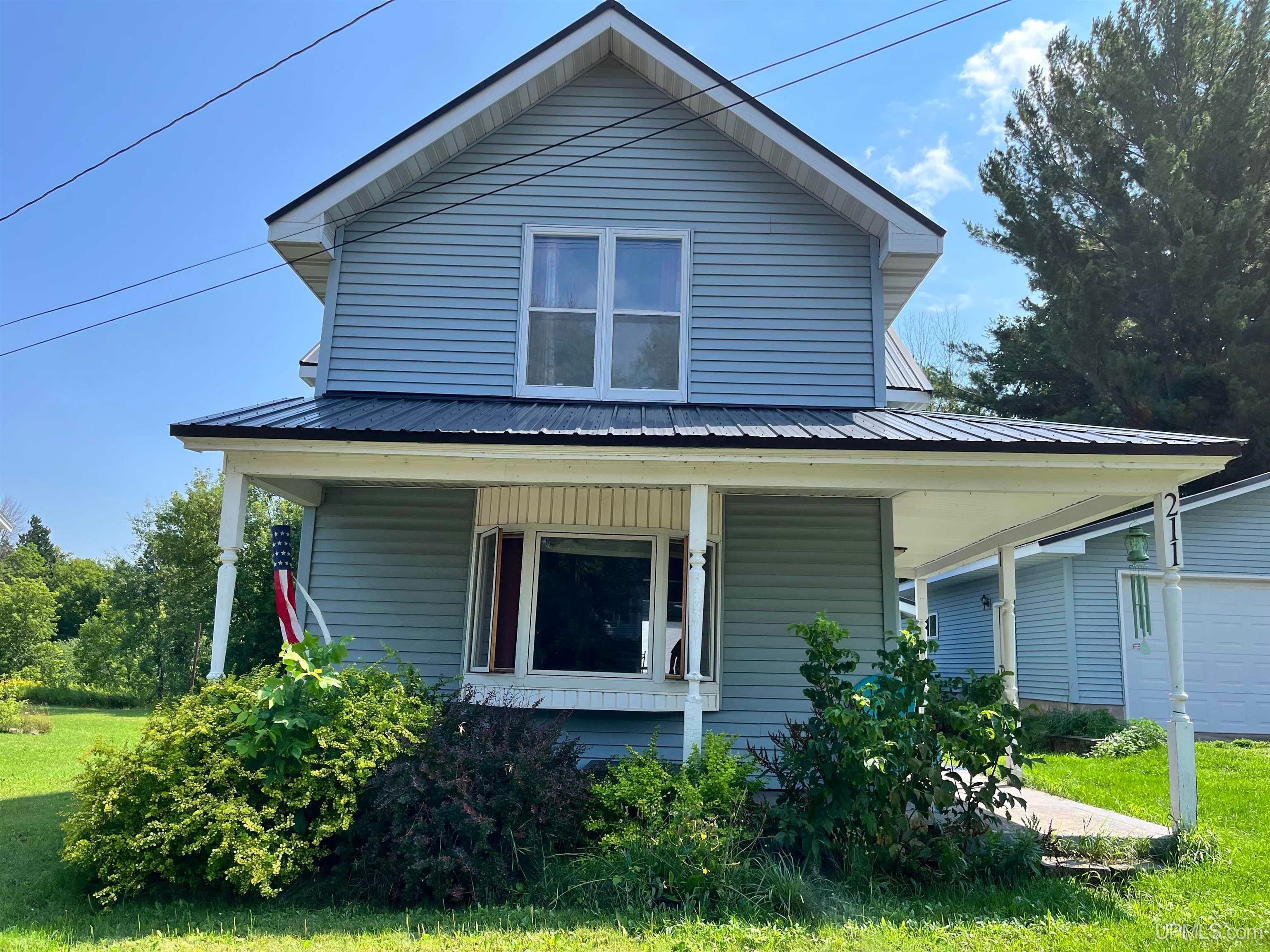 211 S Steel Street