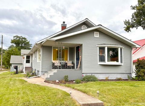 Photo of 301 Cleveland Avenue, Kingsford, MI 49802 (MLS # 50187553)