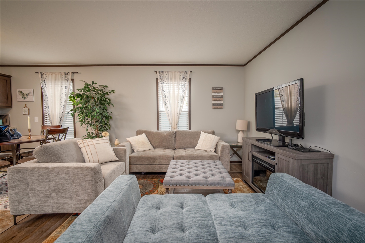 Properties Available 3 - 3 183 Flicker Street