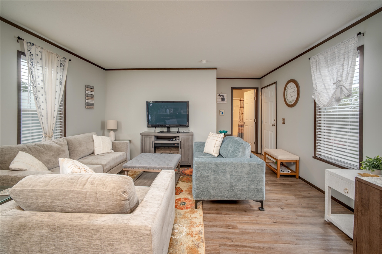 Properties Available 2 - 2 183 Flicker Street