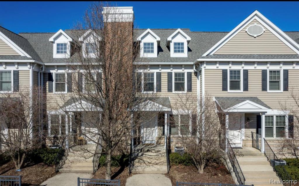 352 W Grand River Avenue 3