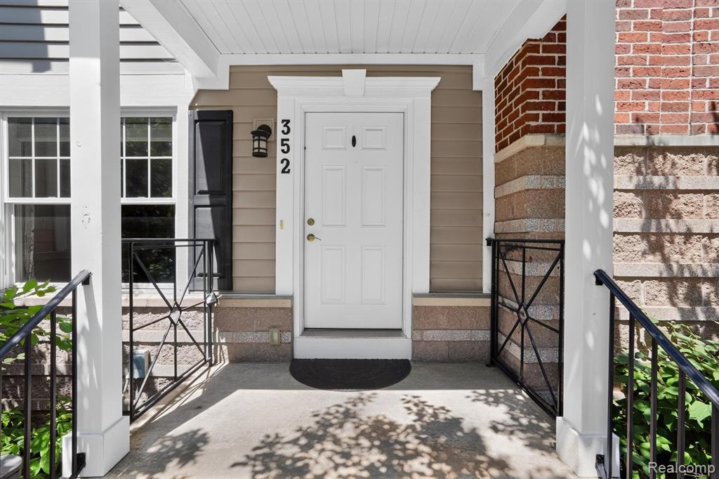352 W Grand River Avenue 3