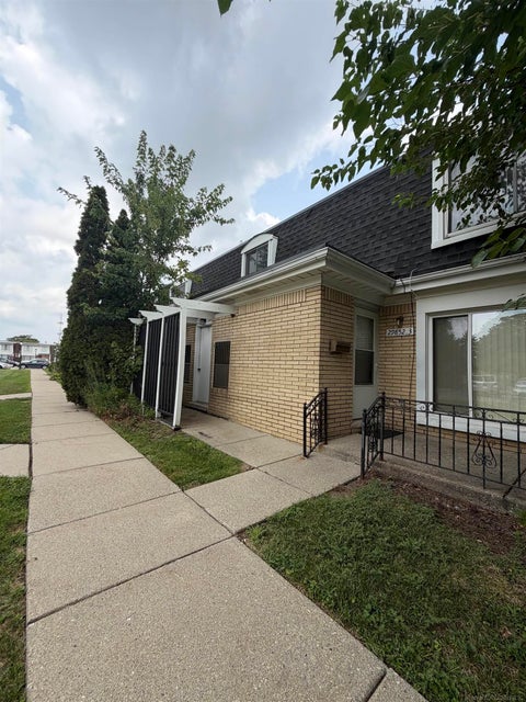 Photo of 29852 CITY CENTER Drive 3 #3, Warren, MI 48093 (MLS # 50218687)
