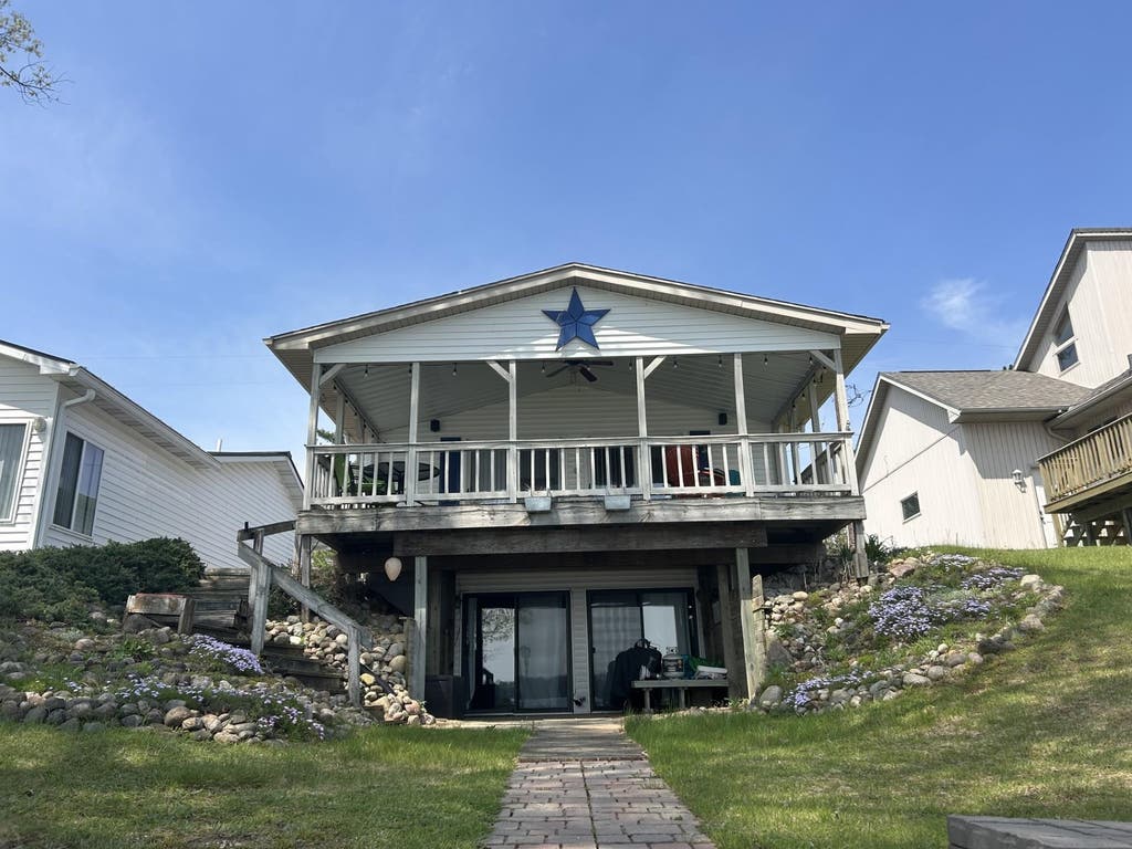 Photo of 1750 Pratt Lake Road, Gladwin, MI 48624 (MLS # 50208147)