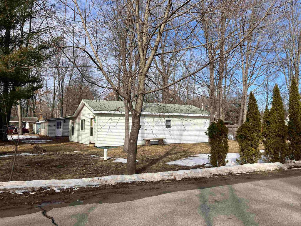 Photo of 4778 Maplewood Street, Harrison, MI 48625 (MLS # 50200568)